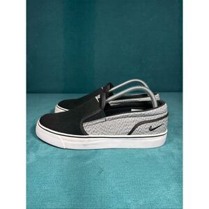 Nike Toki Slip-On Black/gray shoes women’s 9.5